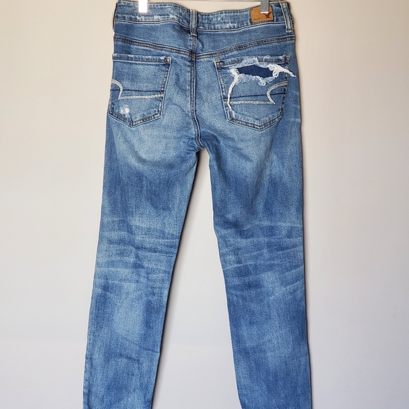 AE Tomgirl Stretch 9" High Rise distressed Jeans - Picture 3 of 9